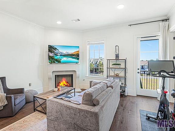 3rd image of 8211 Village Plaza Ct #3C