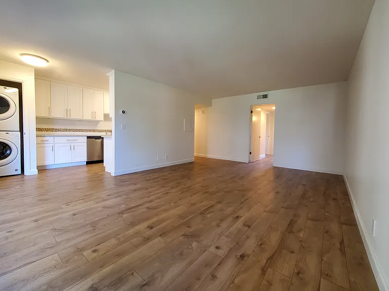 Country Sharon Apartments — Photo 9