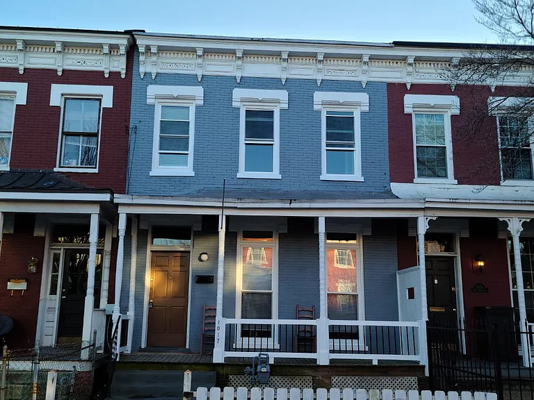 1017 W Clay St — Photo 1