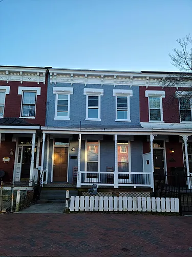 1017 W Clay St Photo 1