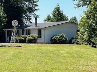 191 Red Rock Ln, Mill Spring, NC 28756