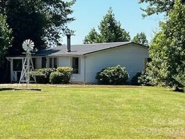 191 Red Rock Ln, Mill Spring, NC 28756