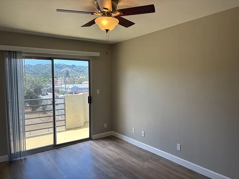 Laurel Canyon, 4500 — Photo 42