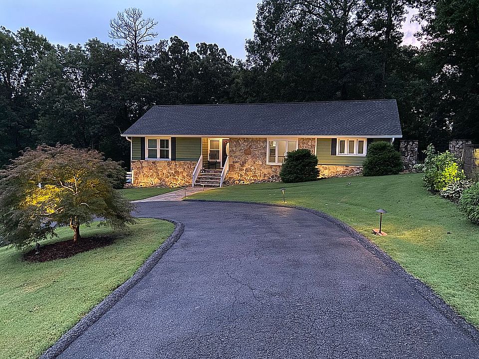 1st image of 305 Dogwood Pl NW