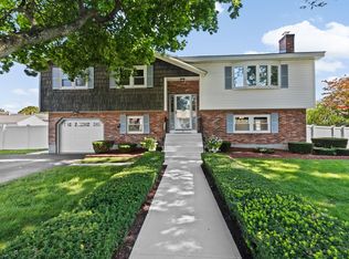 14 Brae Cir, Woburn, MA 01801