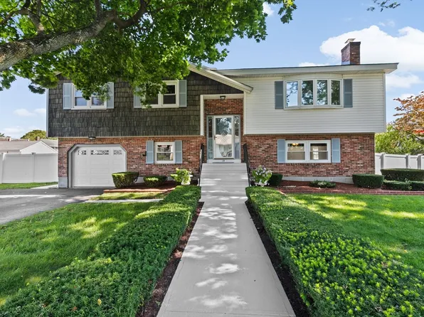 14 Brae Cir, Woburn, MA 01801