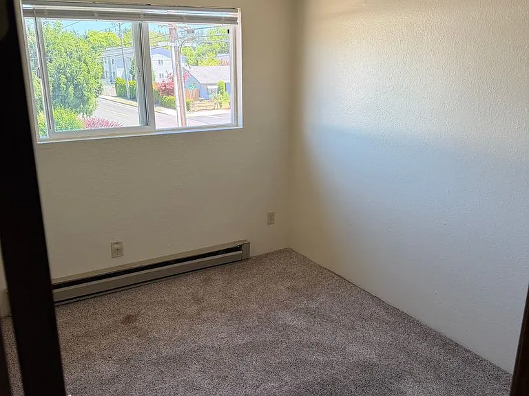 Pinewood Apartments — Photo 39
