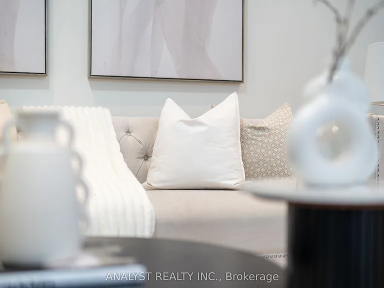 61 Ross Vennare Cres — Photo 5