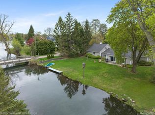 2630 Warner Dr, West Bloomfield, MI 48324