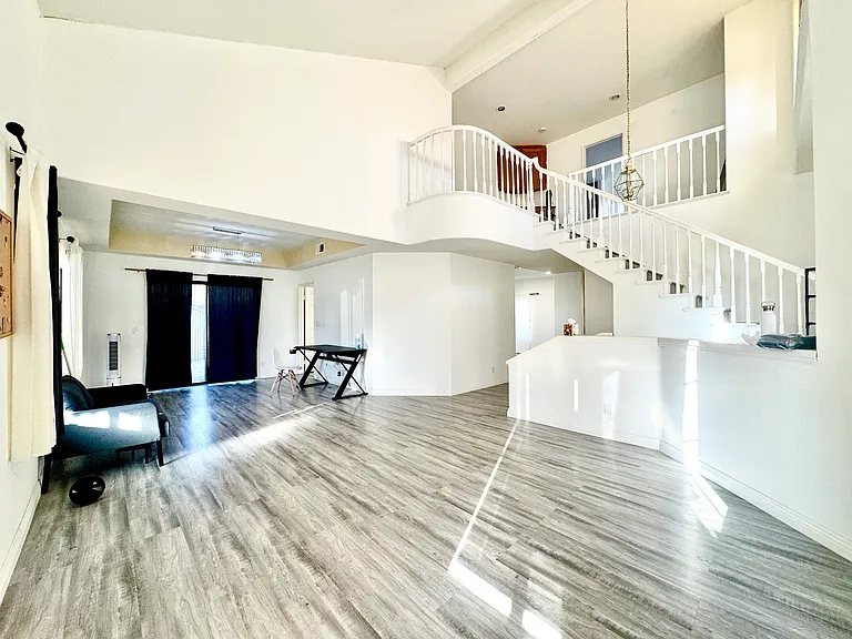 6250 Fleetwood Ln — Photo 3