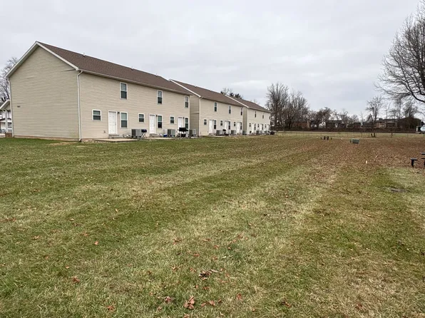Evergreen Apartments & Townhouses in Belpre, OH