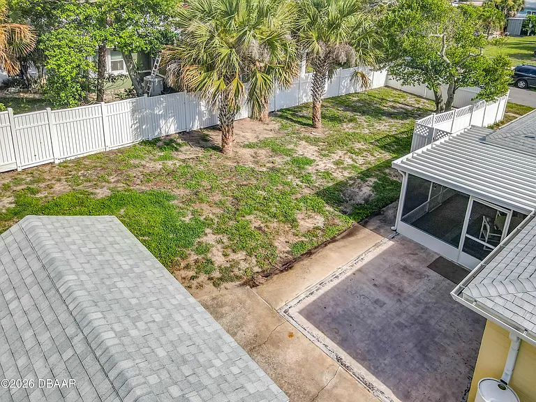 1621 N Oleander Ave — Photo 50