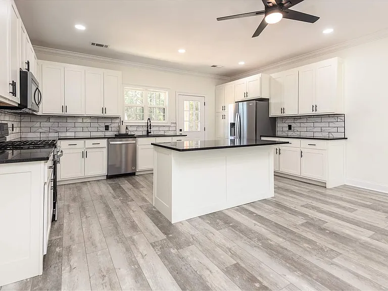 10 Deer Park Dr — Photo 9