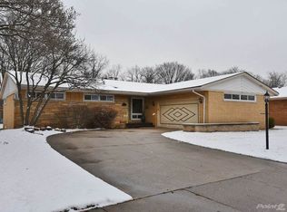 105 Stonegate Rd, La Grange Park, IL 60526