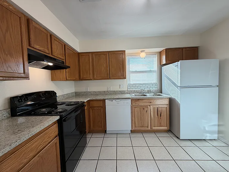 225 Desert Rose Ct #4C — Photo 11