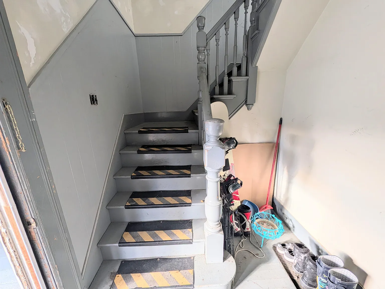 3 bed, 1.0 bath, 1050 sqft, $1,850 — Photo 3