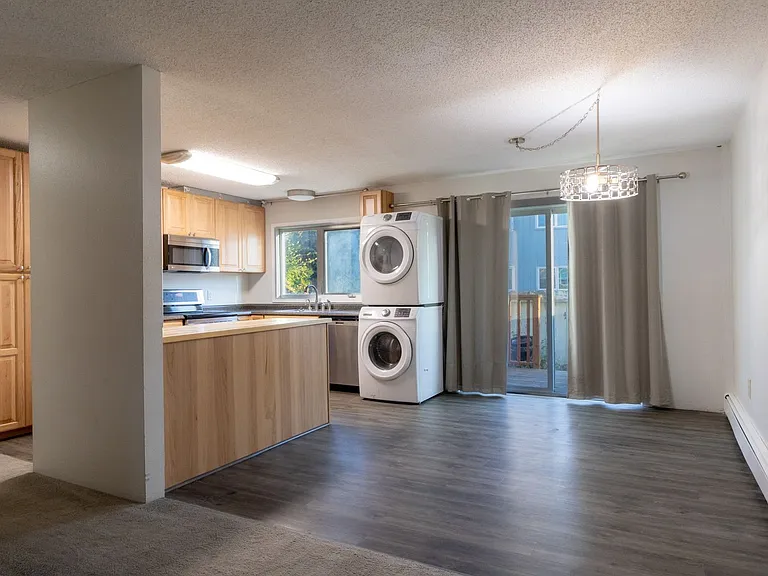95 Farewell Ave #2 — Photo 5