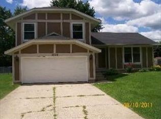 1090 Grenada Dr, Aurora, IL 60506