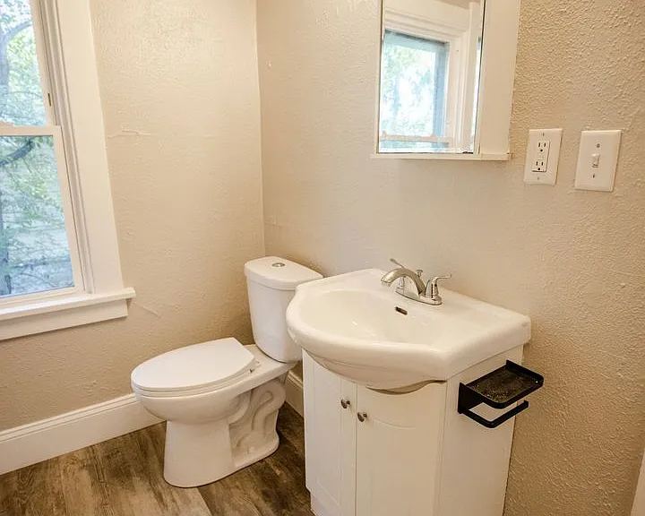 932 Turner Ave — Photo 13