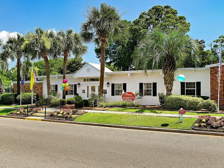 The Palms Apartments — Photo 2