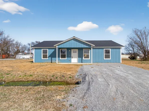 112 E Loy St, Chouteau, OK 74337