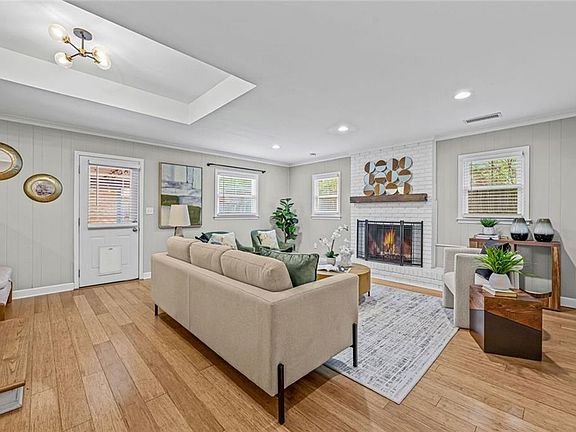 3rd image of 1394 N Druid Hills Rd NE