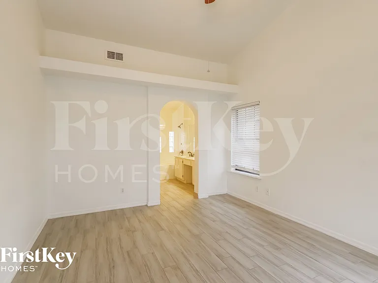 1622 E Villa Theresa Dr — Photo 9