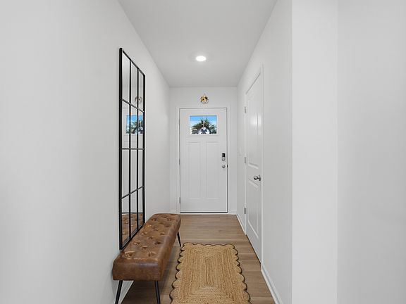 5th image of 117 Fieldcrest Ave