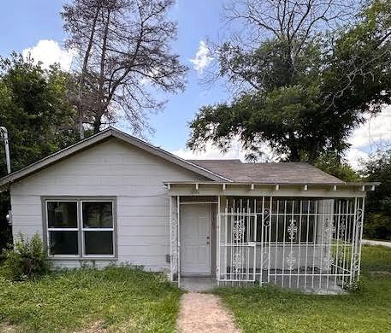 3709 Beverly Dr — Photo 1