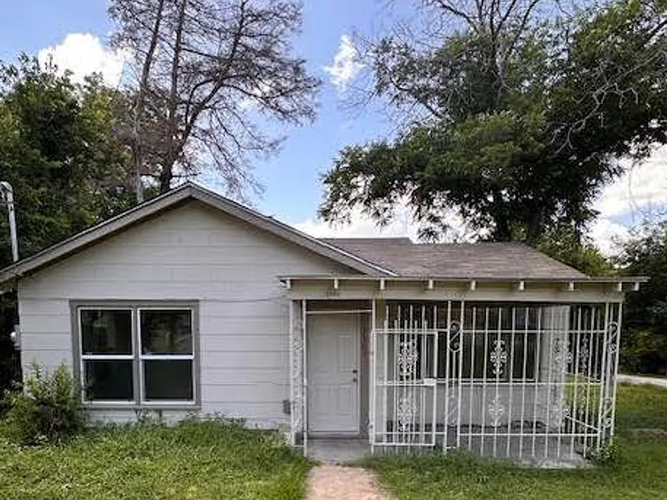 3709 Beverly Dr
