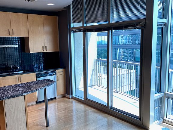 3rd image of 923 Peachtree St NE Unit 1823