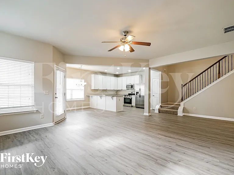 18 Samuel Way — Photo 9