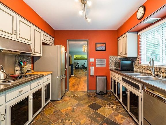 5th image of 5024 Brock Ln