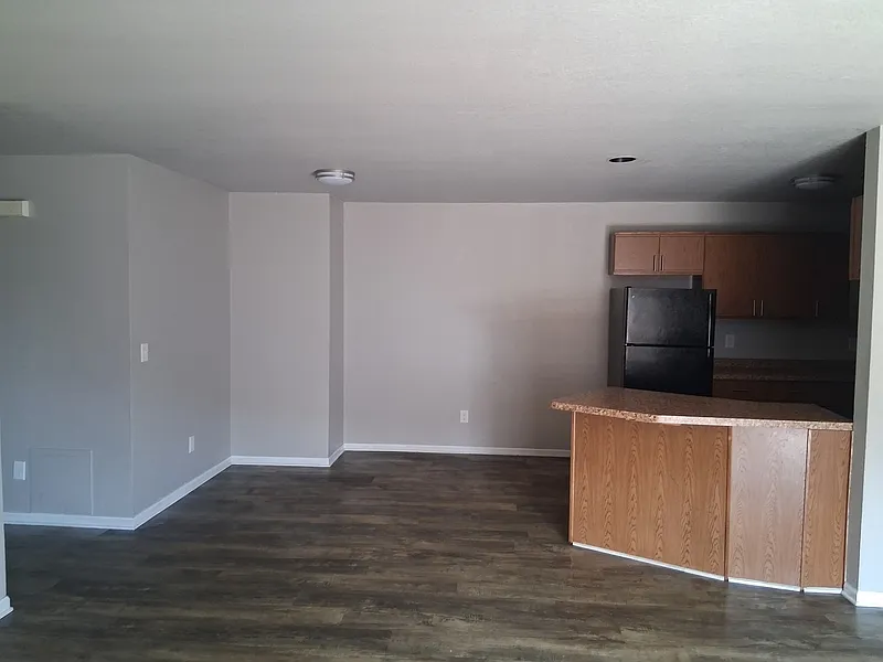 4 bed, 1.0 bath, 1400 sqft, $1,299 — Photo 3