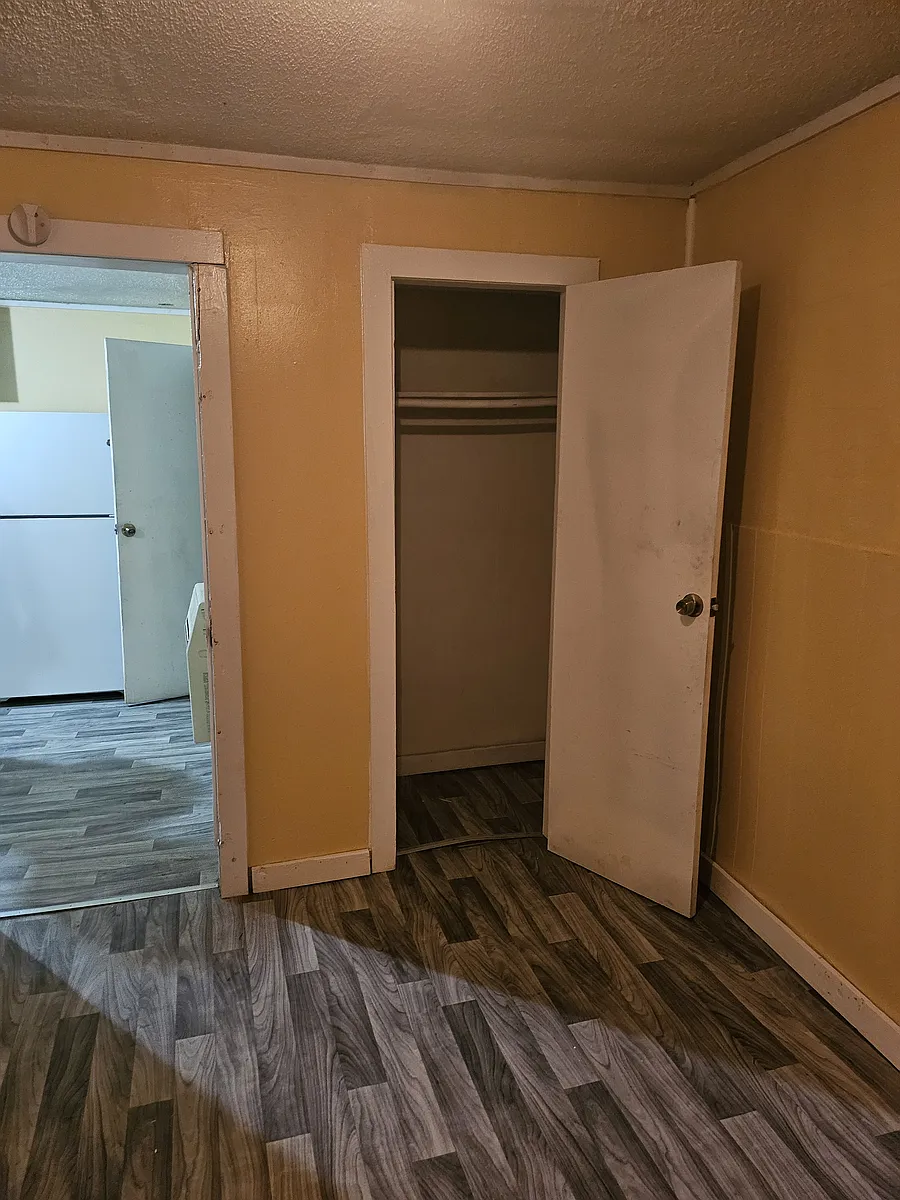Building Photo - 10 Thomas Dr #1