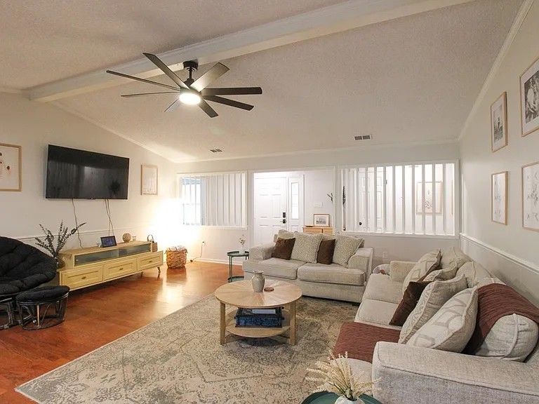 2821 Clayton Dr — Photo 21
