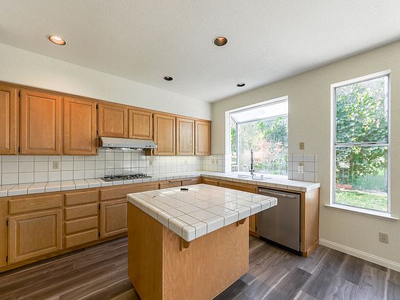 4th image of 1423 Maxwell Way