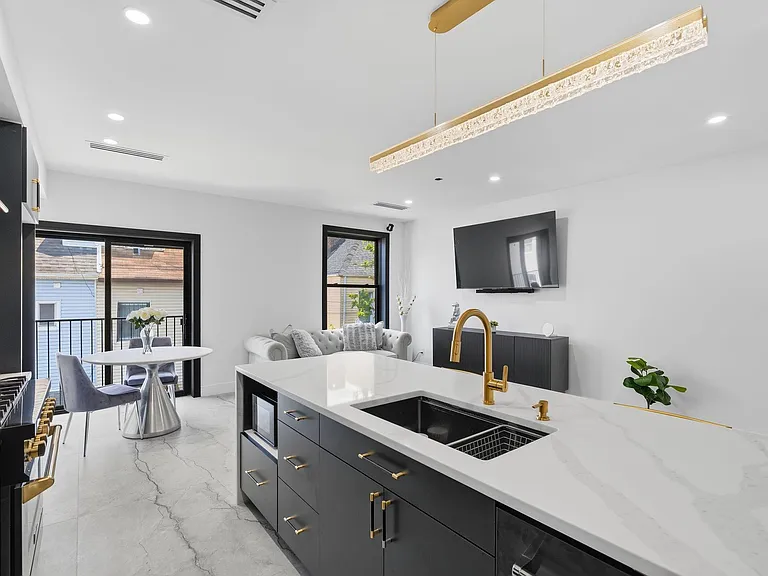 9 Minerva St #2 — Photo 11