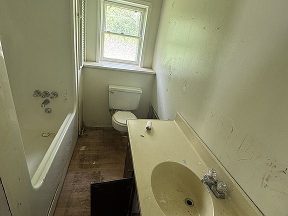 5th image of 1717 Collinwood Hwy
