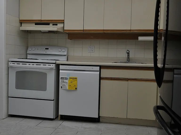 1013 Pape Ave #A — Photo 24