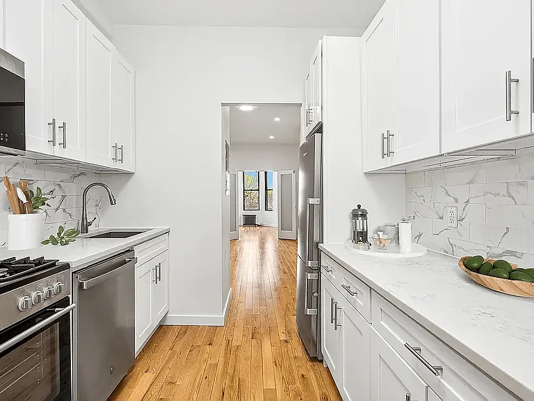 238 8th St #3R — Photo 3