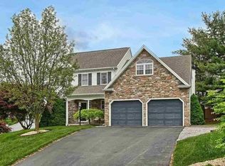 1719 Hempfield Dr, York, PA 17408