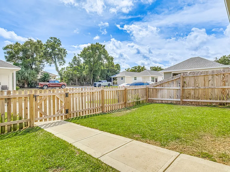 913 W Jackson St — Photo 44