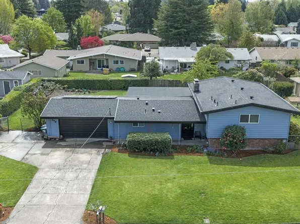948 NE Queens Ln, Hillsboro, OR 97124