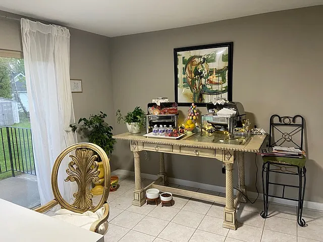 4 bed, 2.5 bath, 2542 sqft, $4,200 — Photo 3