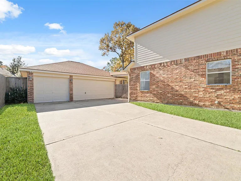 2618 Bridgestone Park Ln — Photo 4