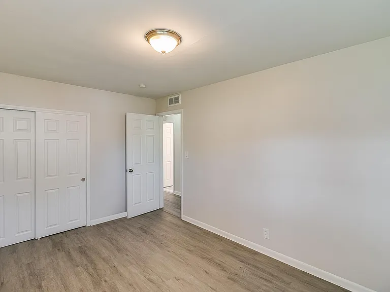 35099 Donnelly St — Photo 11