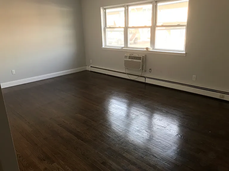 Karl Place Apartments — Photo 14