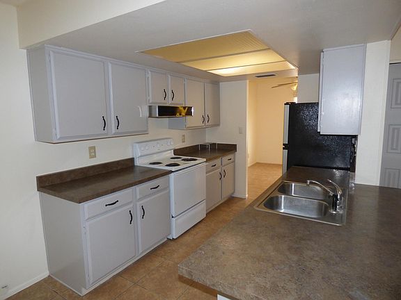 2nd image of 802 E Dava Dr