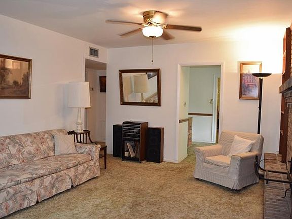 4th image of 930 E Lake Dr